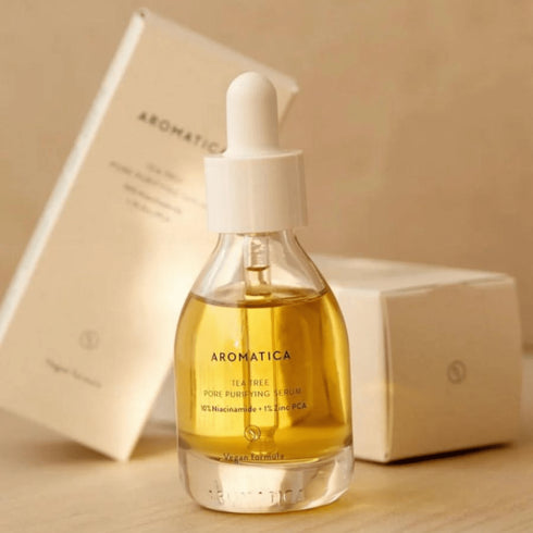 Redu imperfecțiunile și echilibrează pielea cu Aromatica Pore Purifying Serum, un ser vegan cu efect antiinflamator. Ideal pentru rutina zilnică.